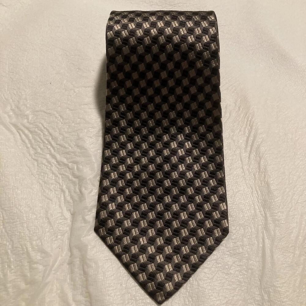 NWOT Geoffrey Beene Tie 57/4